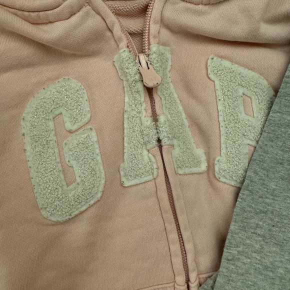 2 Gap 5T Girls Tops Sweatshirt Hoodie T-shirt - Picture 2 of 2